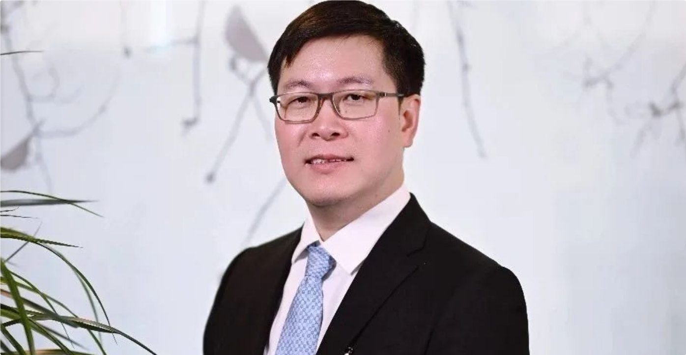 姚劲波的惊天预言:互联网已“过时”?看“域名之王”如何布局AI,抢占